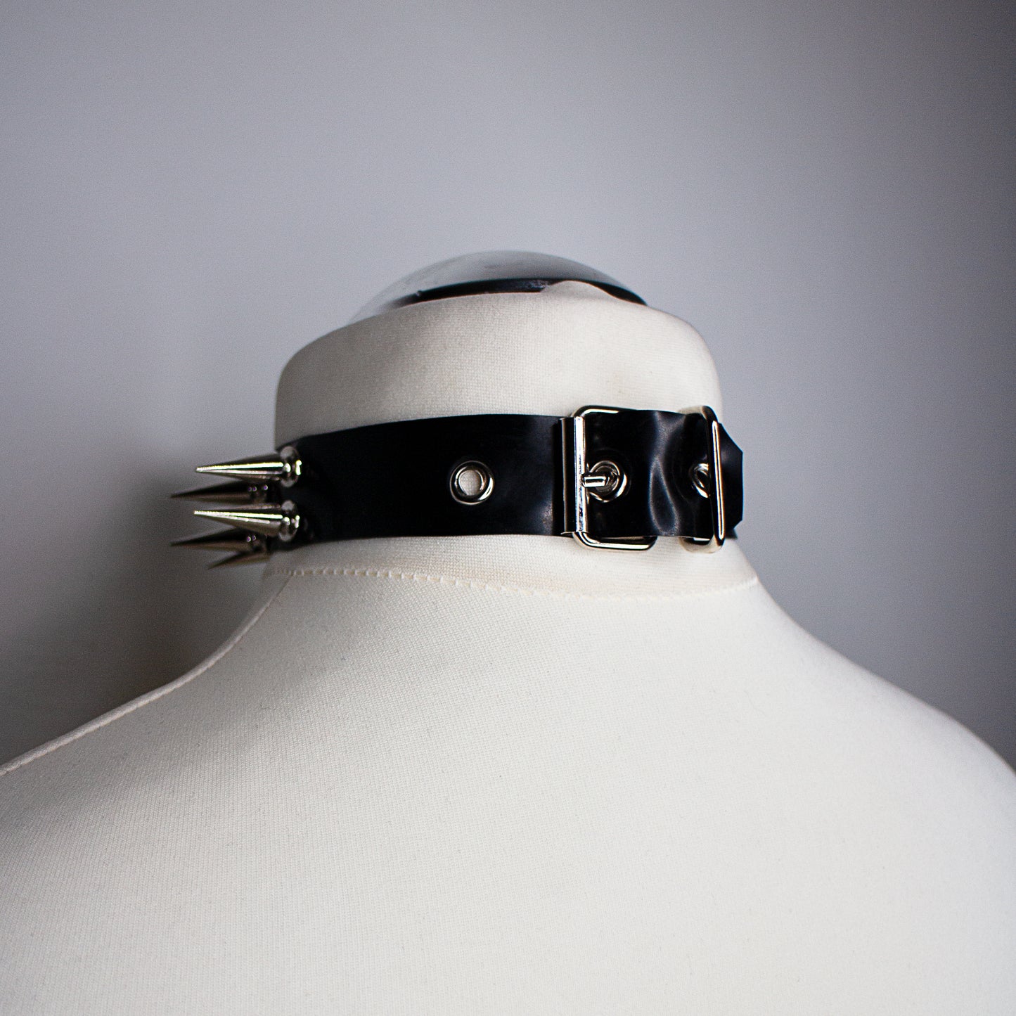 "NVGHT" Choker